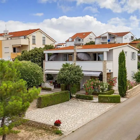 2 Bedroom Awesome In *