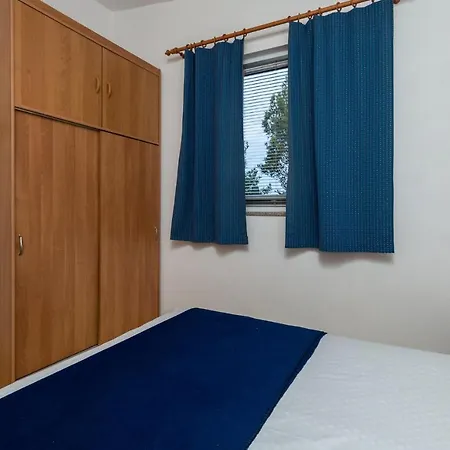 Apartment 2 Bedroom Awesome In