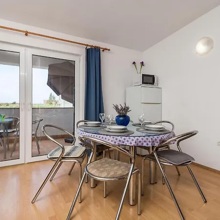 2 Bedroom Awesome In Mandre