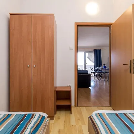 2 Bedroom Awesome In Mandre