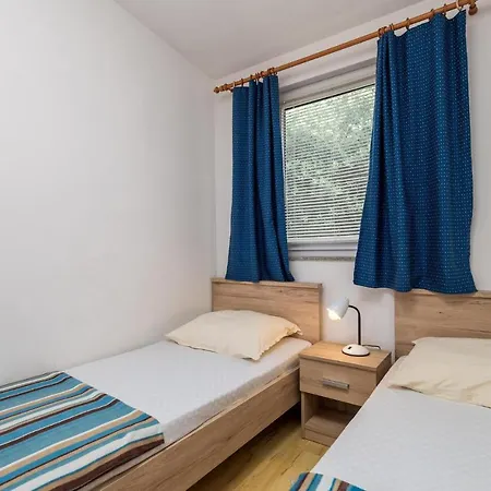 Apartment 2 Bedroom Awesome In
