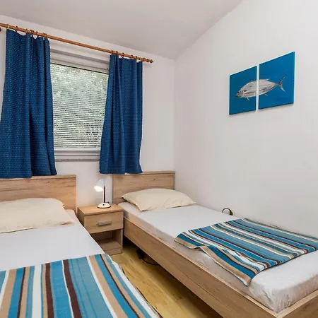 2 Bedroom Awesome In Mandre