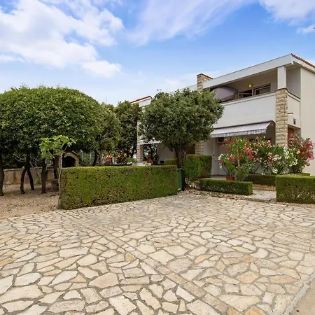 2 Bedroom Awesome In *