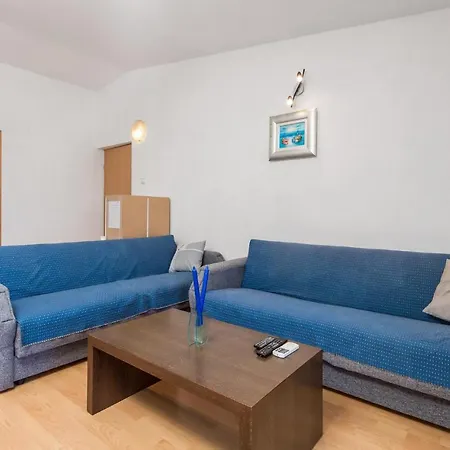 2 Bedroom Awesome In Apartment *